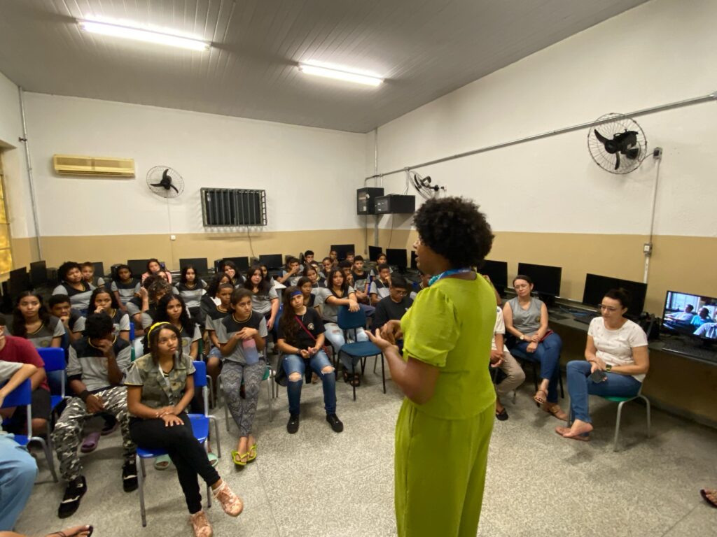 Conselho Municipal de Promoção da Igualdade Racial Lidera Reflexão Sobre Diversidade Religiosa em Escola do Prata